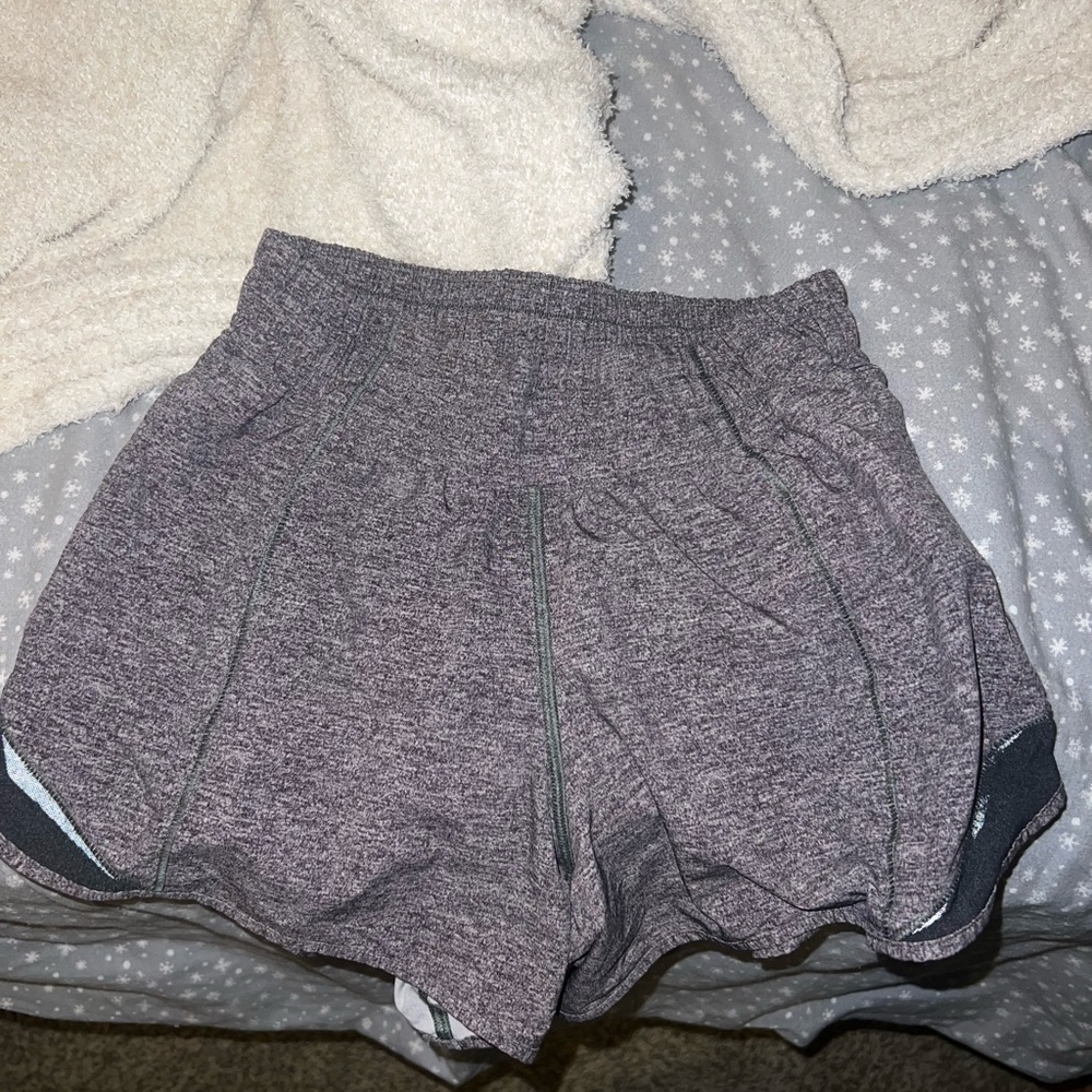 Lululemon hotty hot short 2.5'